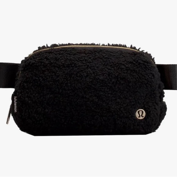 lululemon athletica Handbags - Lululemon Sherpa belt bag
